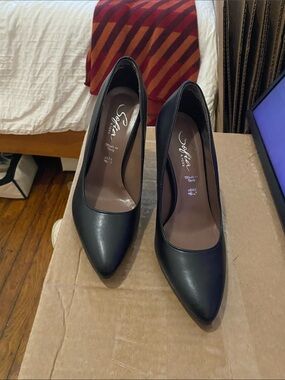 Sophia Shoes Leather Pointed Toe Pumps